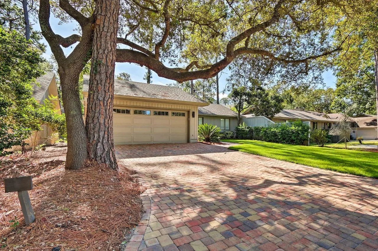 Sea Pines Escape With Deck About 2 Mi To Beach! Holiday home Hilton Head Island
