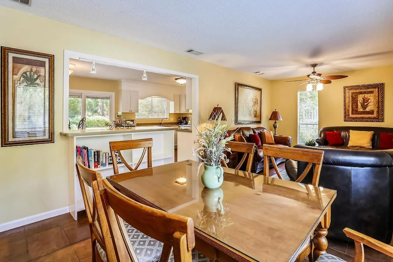 4 Pelican Street * Hilton Head Island