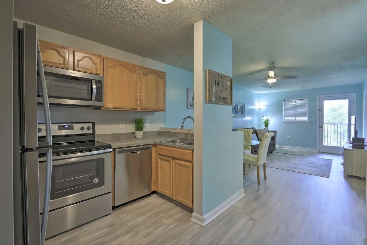 With Pool And Tennis Less Than 1 Mile To Beach! Apartment