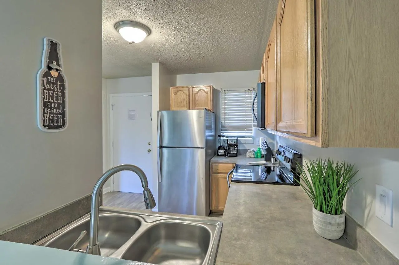 With Pool And Tennis Less Than 1 Mile To Beach! Apartment