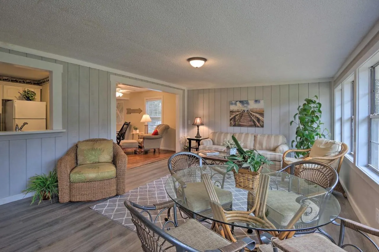 Hilton Head Waterfront Golf Getaway Pet Friendly! Holiday home