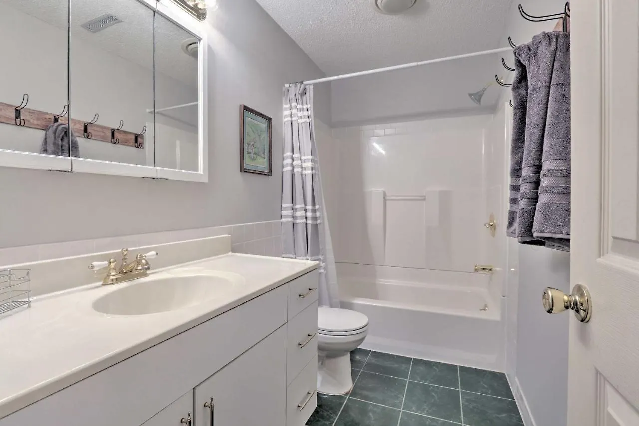 Hilton Head Waterfront Golf Getaway Pet Friendly!