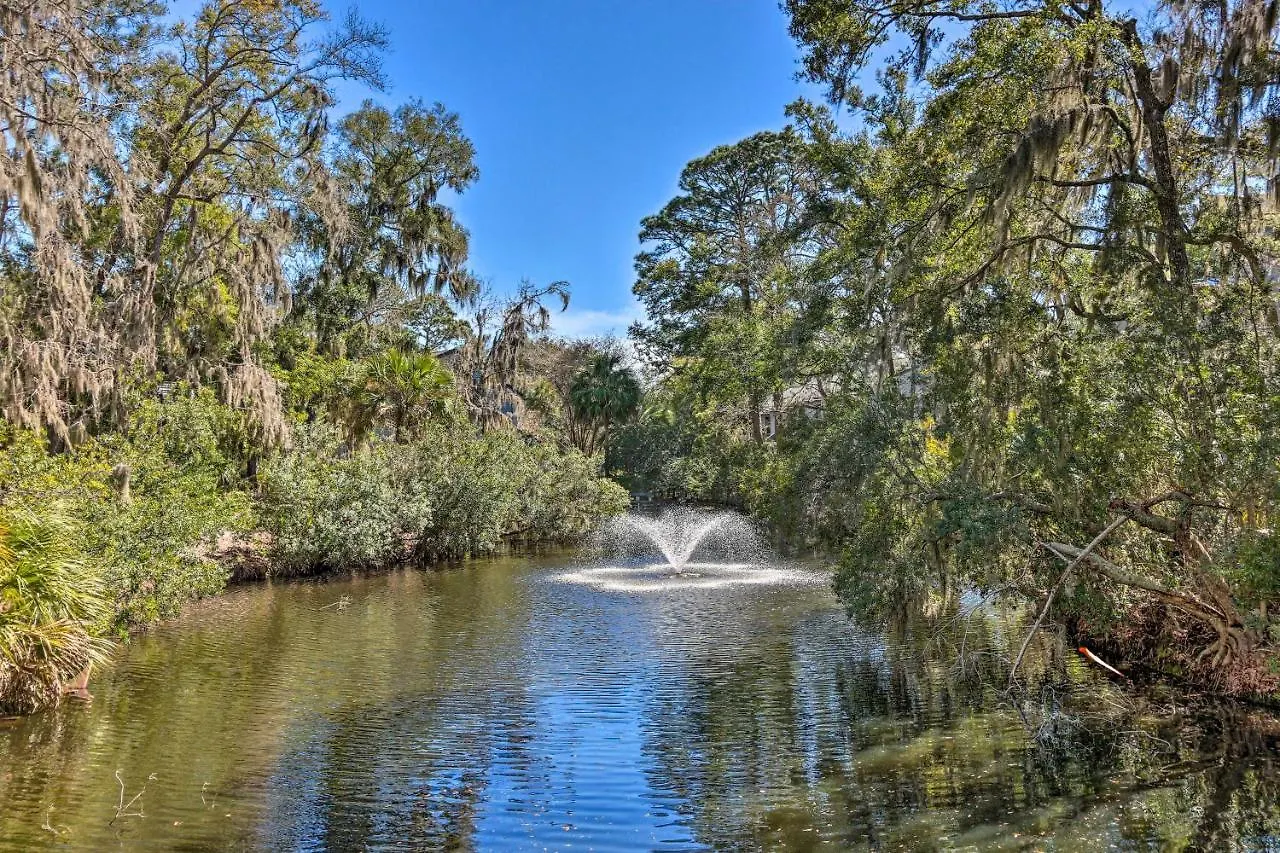 Apartment Coastal Oasis With Pool - Walk To Coligny Park *