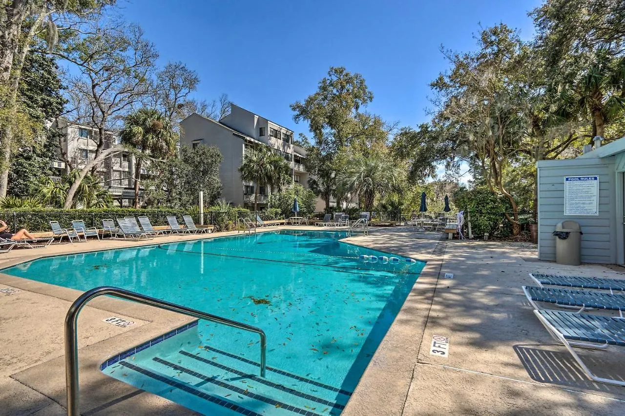 Apartment Coastal Oasis With Pool - Walk To Coligny Park *