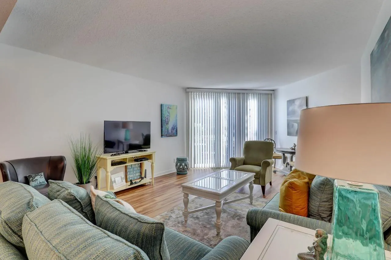 Shorewood Apartment *