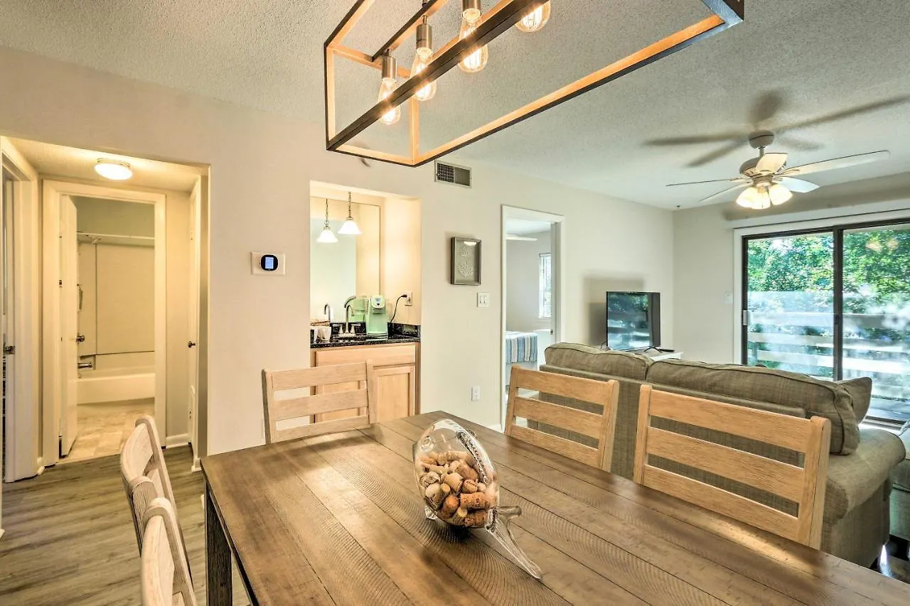 Apartment With Pool Walk To Beach!