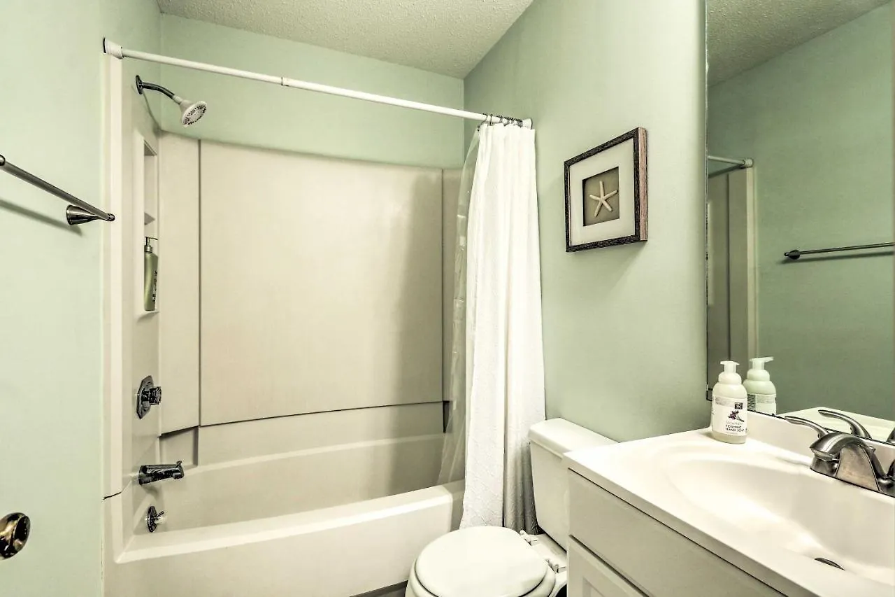 With Pool Walk To Beach! Apartment Hilton Head Island