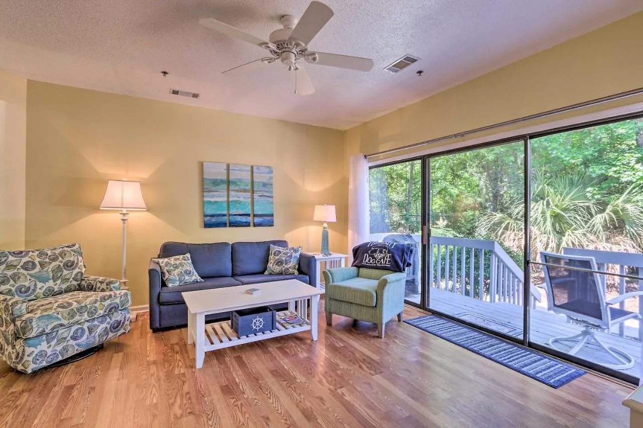 Hilton Head Getaway, Walk To Forest Beach! Holiday home *