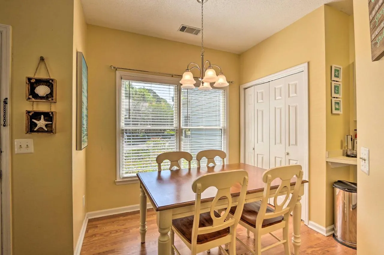 Hilton Head Getaway, Walk To Forest Beach! Holiday home