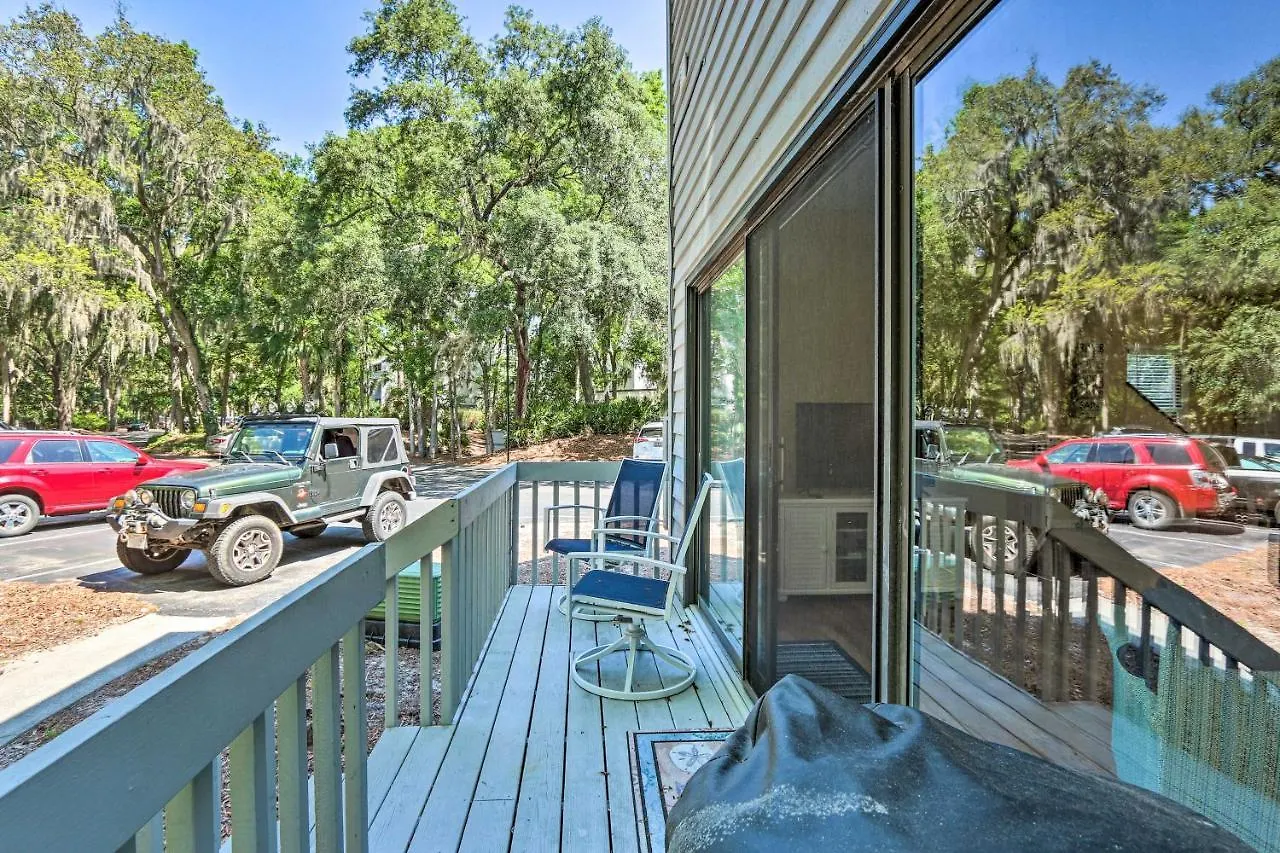 Hilton Head Getaway, Walk To Forest Beach! Holiday home *