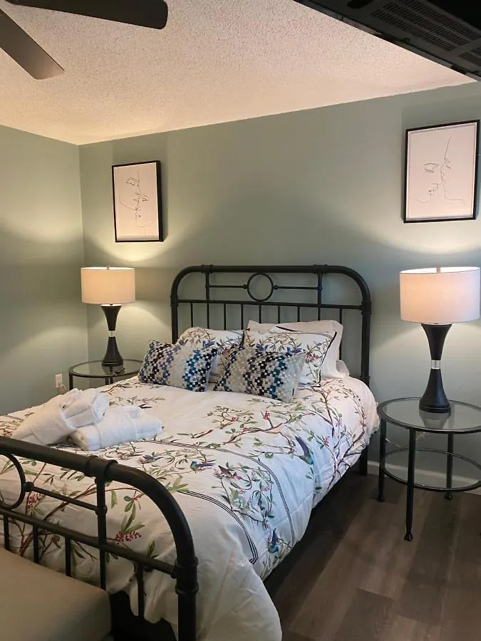 Hhi Homes- Newly Renovated Cozy Modern Pet-friendly Villa-ideal Location 别墅