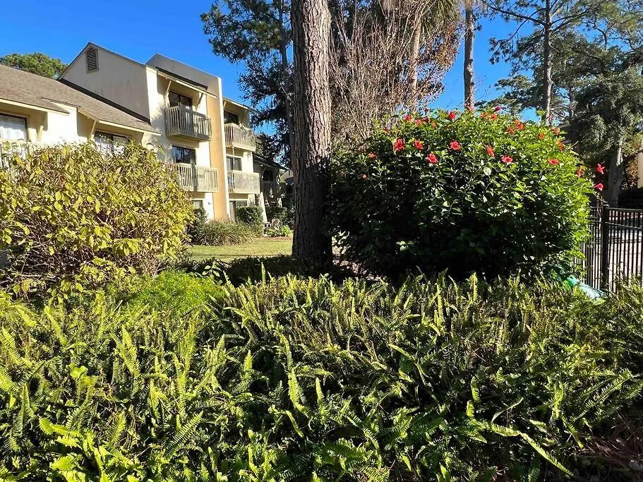 Spacious, Cozy W/parking In Coligny *