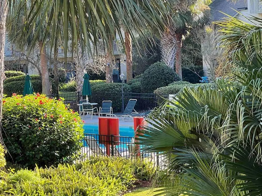 Spacious, Cozy W/parking In Coligny Villa