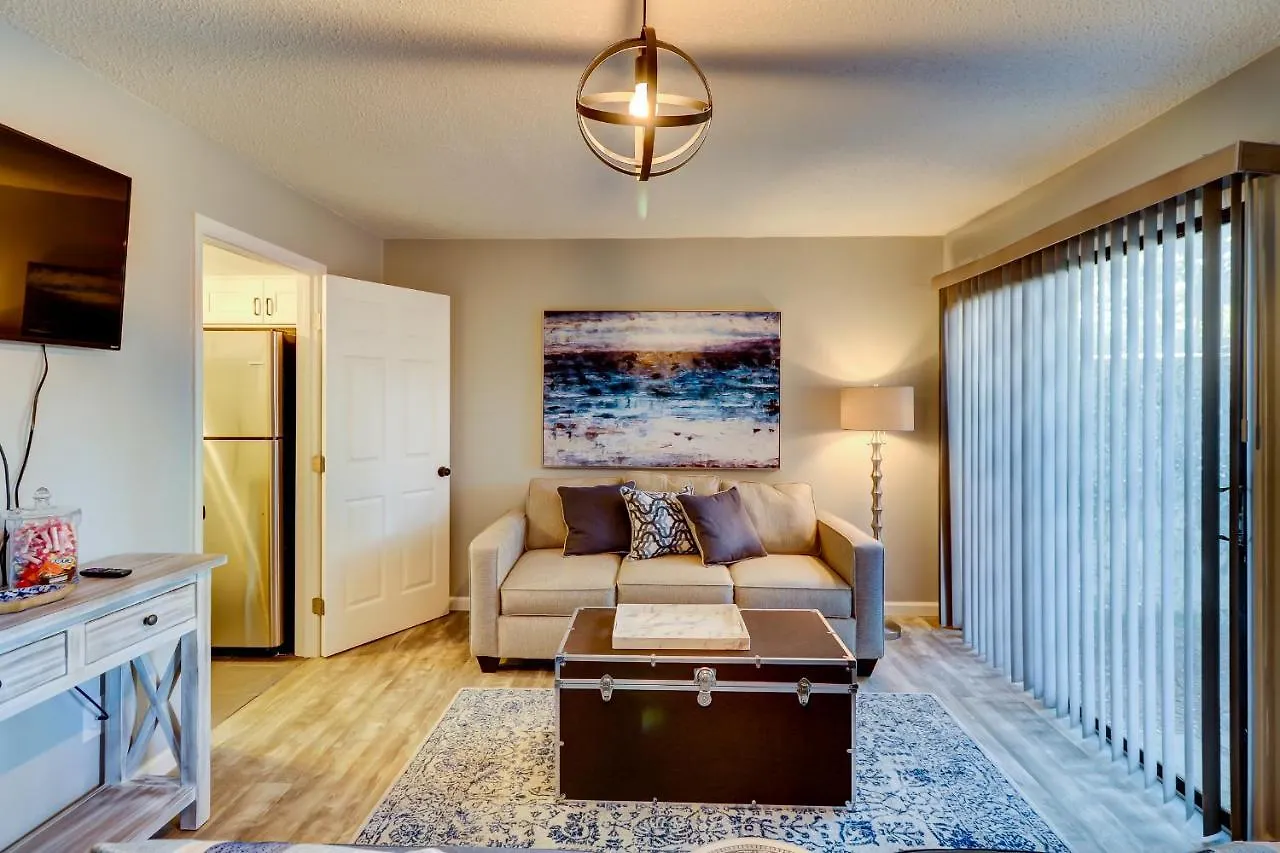 #82 Spectacular Ideal Location 2bdr/2parking