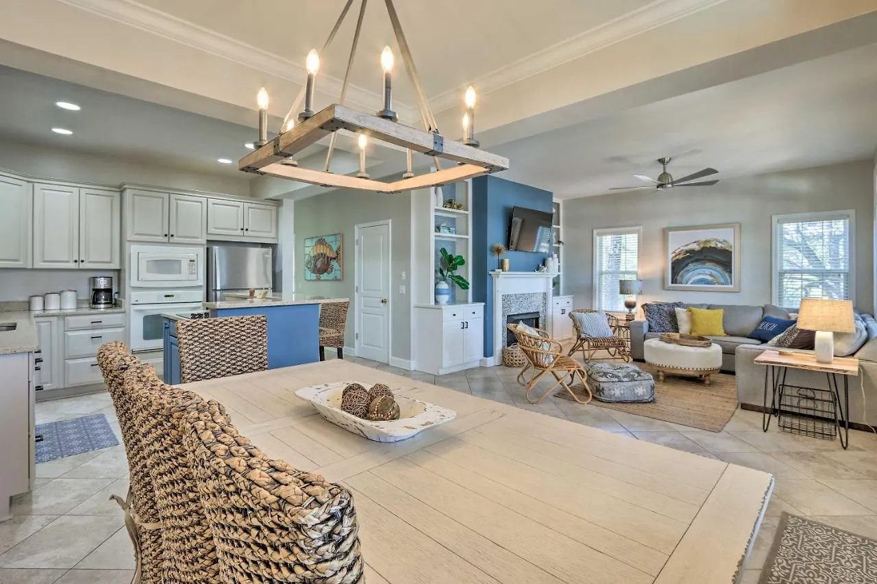 Coastal Hilton Head Retreat With Pool Access! Vakantiehuis Hilton Head Island