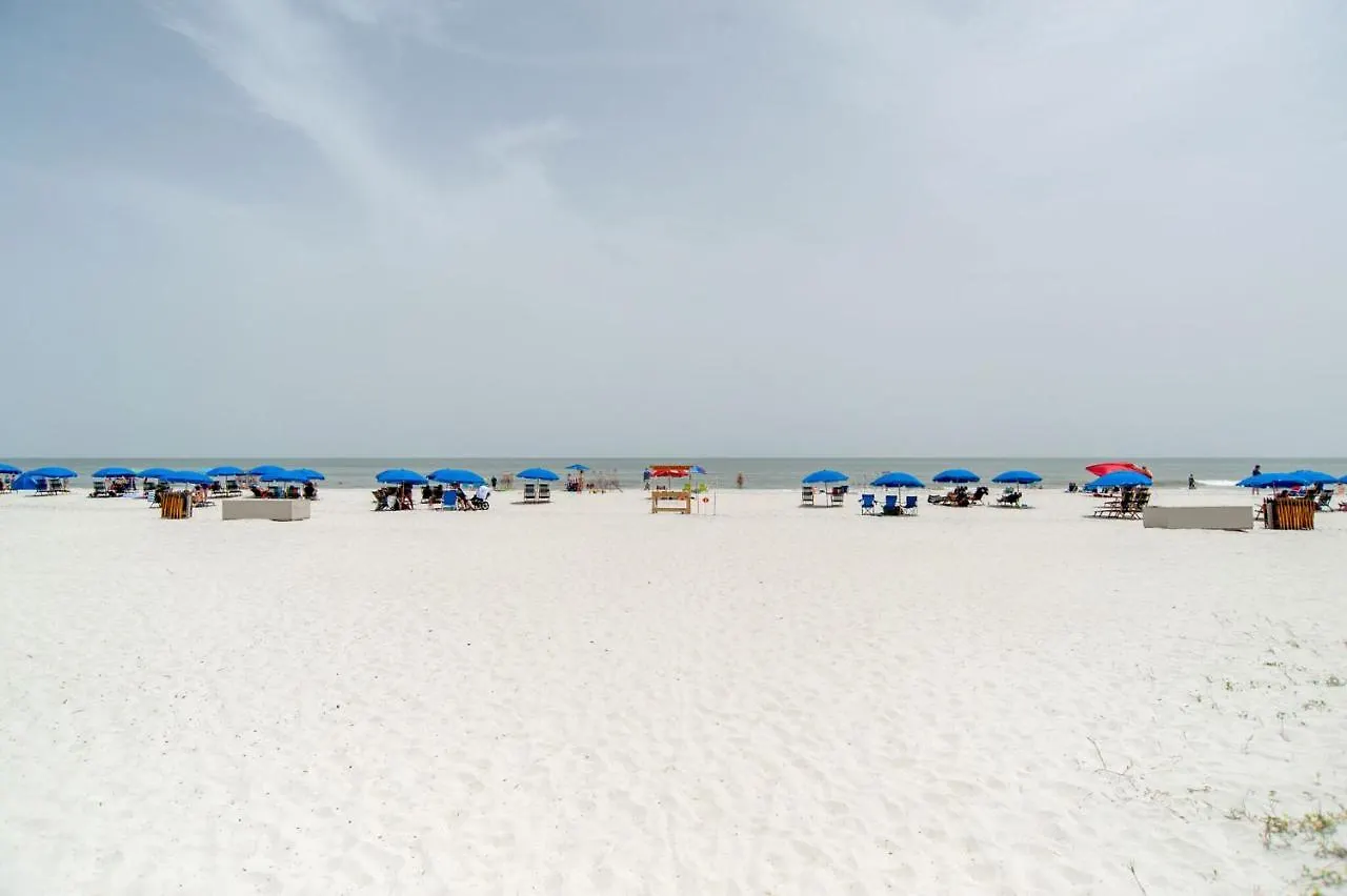 Ocean Dunes Villas: Beachfront Retreat With Heated Pool Aparthotel *