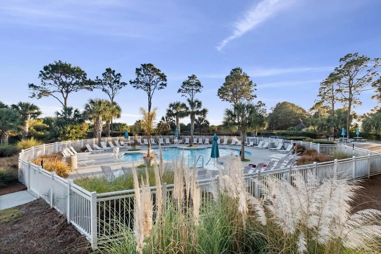 Ocean Dunes Villas: Beachfront Retreat With Heated Pool Aparthotel *
