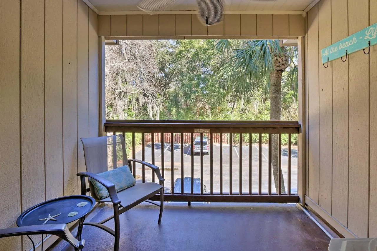 Hilton Head With Covered Balcony And Pool Access 아파트