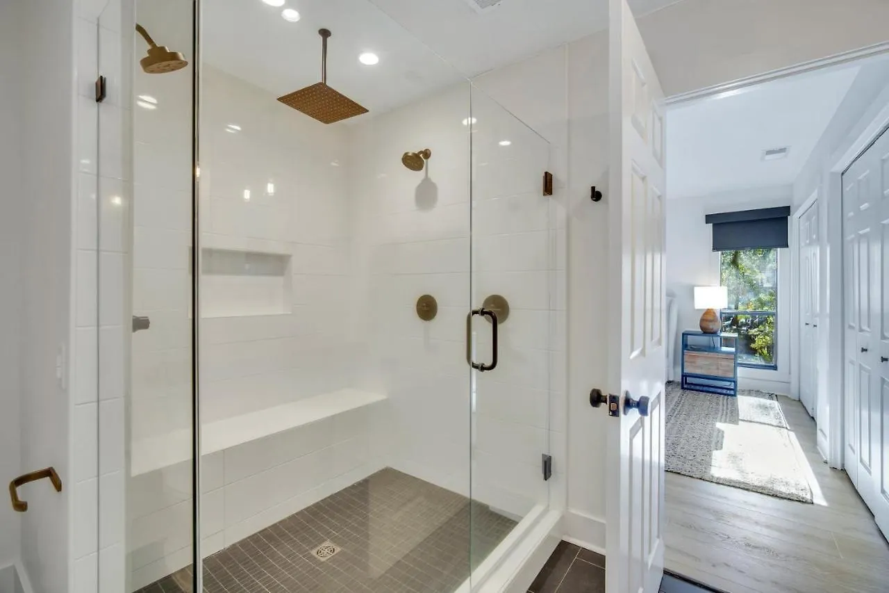 New Listing 49 Governors Rd Renovated Luxurious Sea Pines Sleeps 8 *