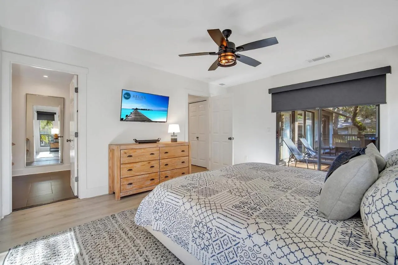 Holiday home New Listing 49 Governors Rd Renovated Luxurious Sea Pines Sleeps 8 Hilton Head Island