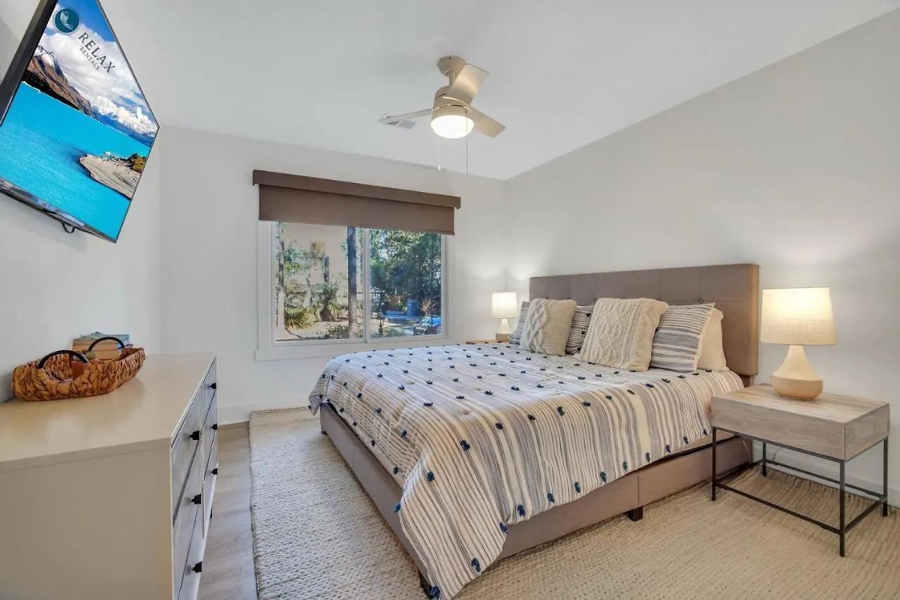 New Listing 49 Governors Rd Renovated Luxurious Sea Pines Sleeps 8
