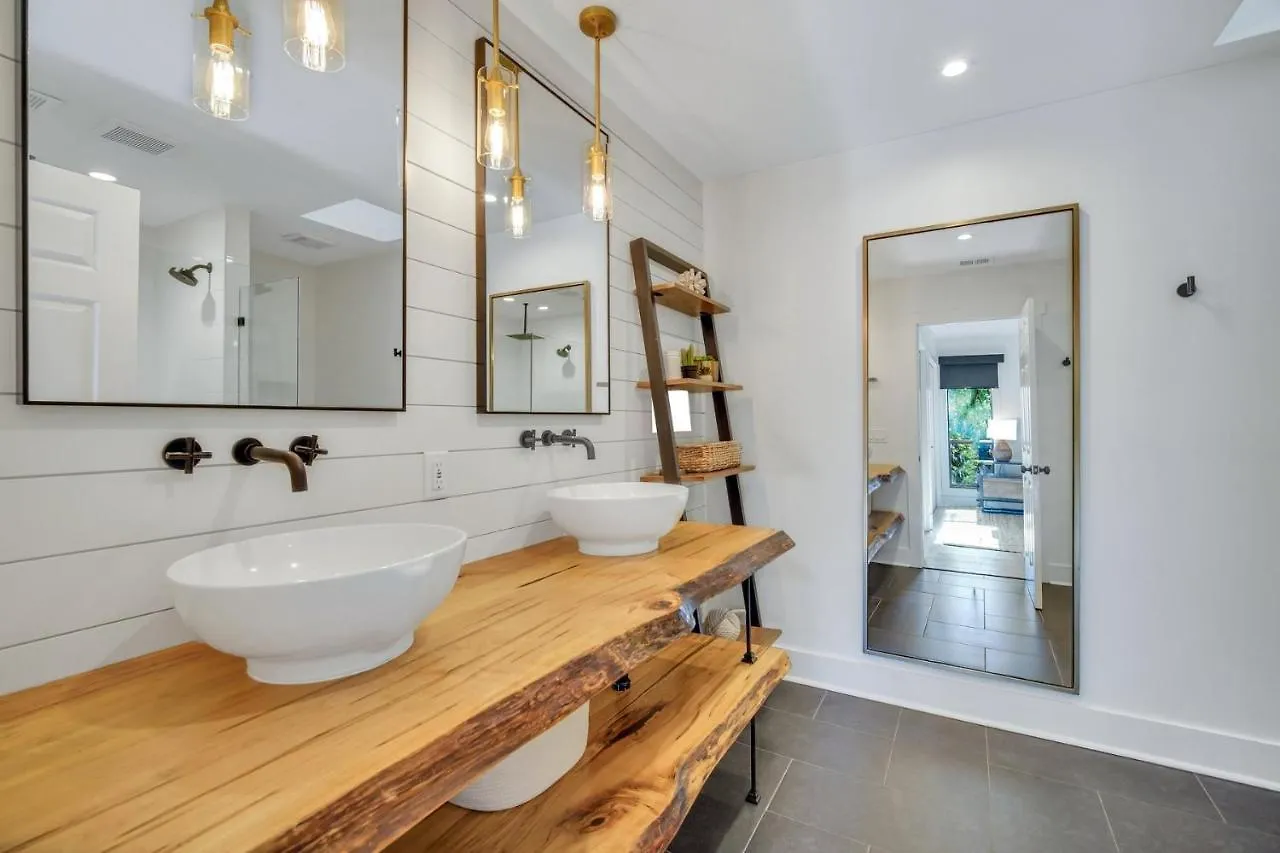 New Listing 49 Governors Rd Renovated Luxurious Sea Pines Sleeps 8 Holiday home