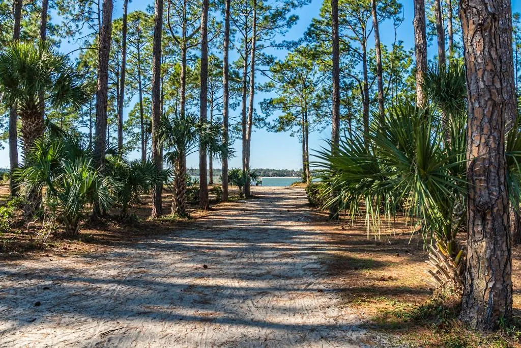 Holiday home 1737 Bluff Renovated Tommy Bahama Water Views Sleeps 6 Sea Pines *
