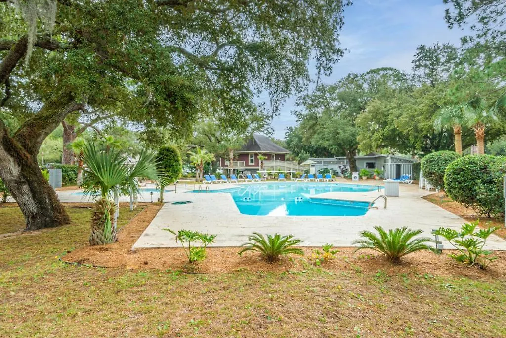 1737 Bluff Renovated Tommy Bahama Water Views Sleeps 6 Sea Pines Holiday home