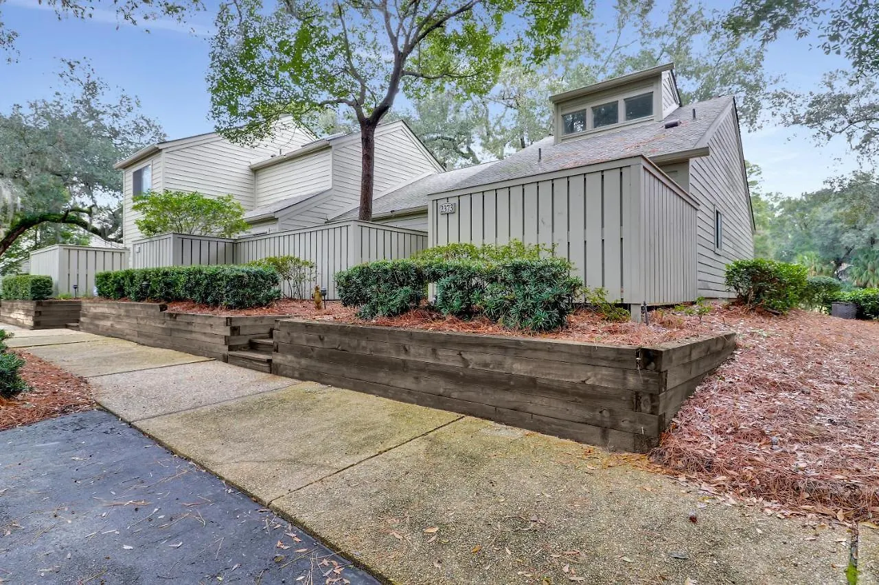 Casa vacanze New Listing 2373 Racquet Club Gorgeous Golf Course View Steps From Harbourtown Sea Pines