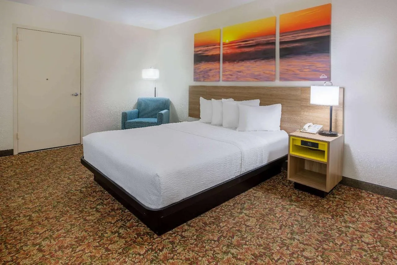 Carolina A Days By Wyndham Отель 3*