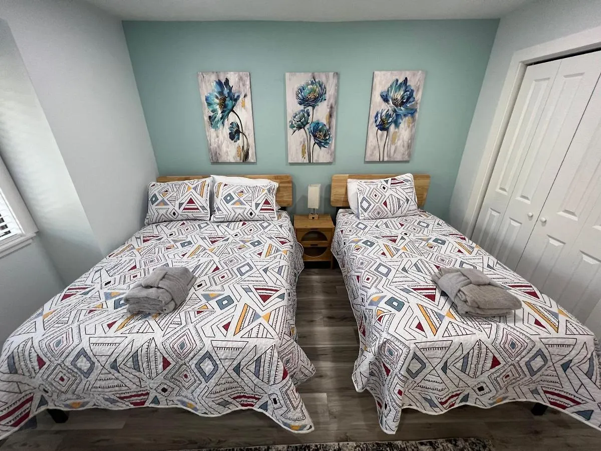 Spacious, Cozy W/parking In Coligny