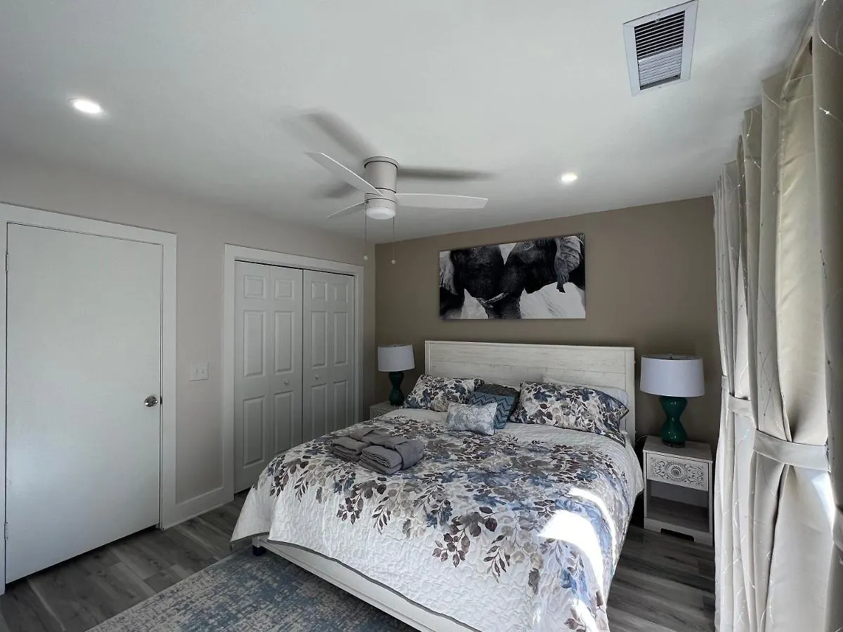 Villa Spacious, Cozy W/parking In Coligny Hilton Head Island
