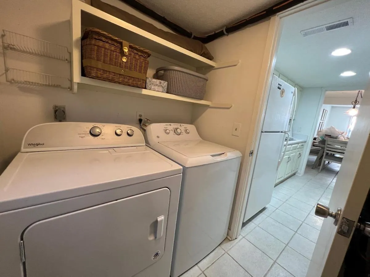 Villa Spacious, Cozy W/parking In Coligny Hilton Head Island