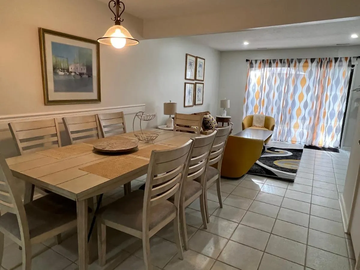 Spacious, Cozy W/parking In Coligny Villa Hilton Head Island