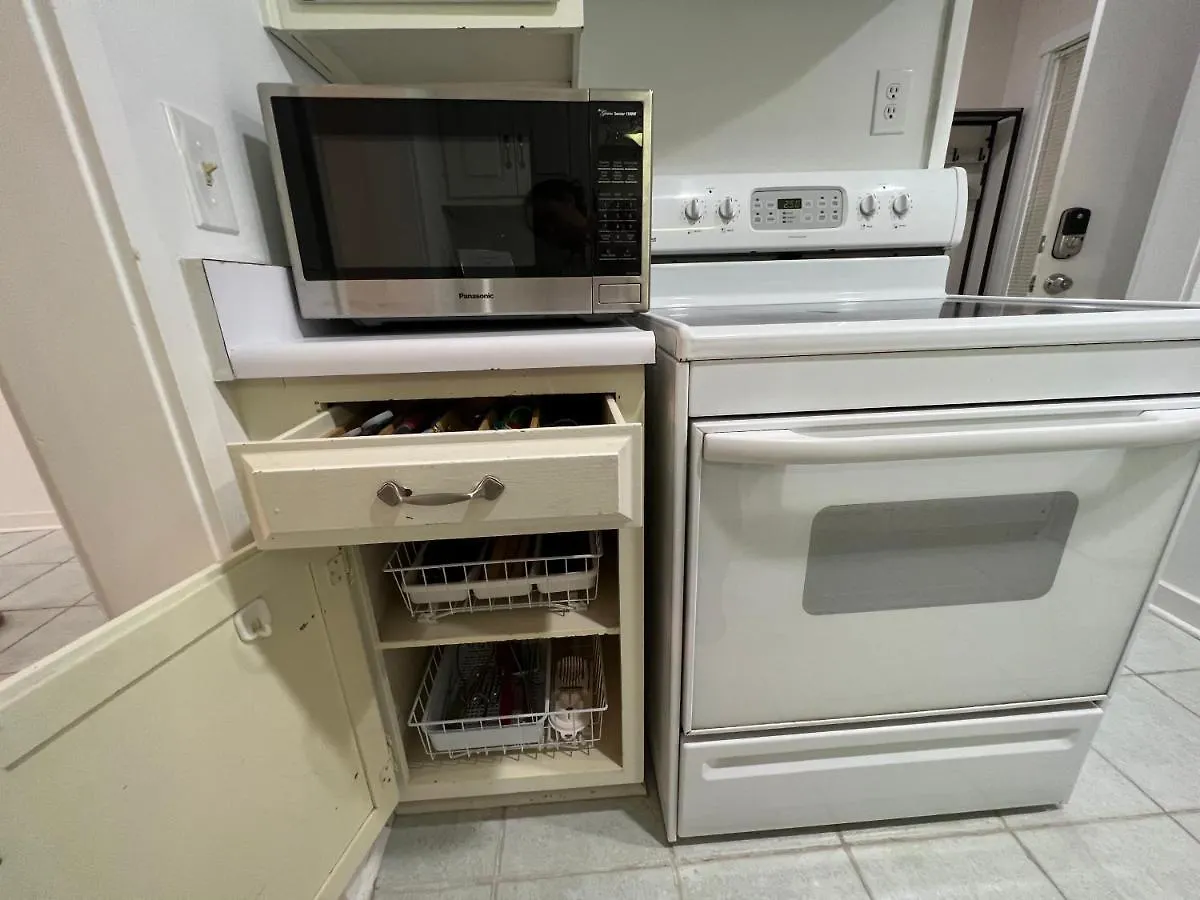 Spacious, Cozy W/parking In Coligny Villa