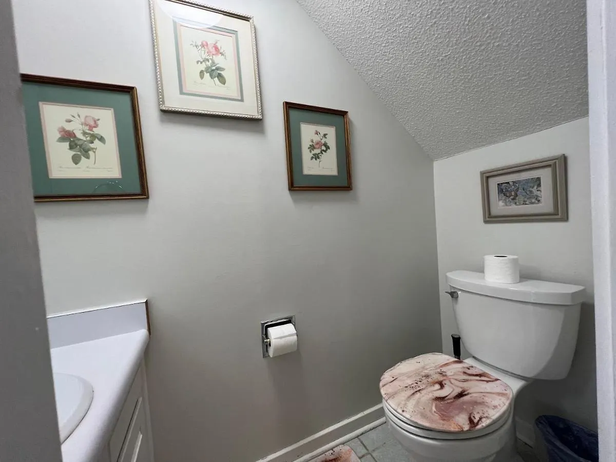 Spacious, Cozy W/parking In Coligny * Hilton Head Island