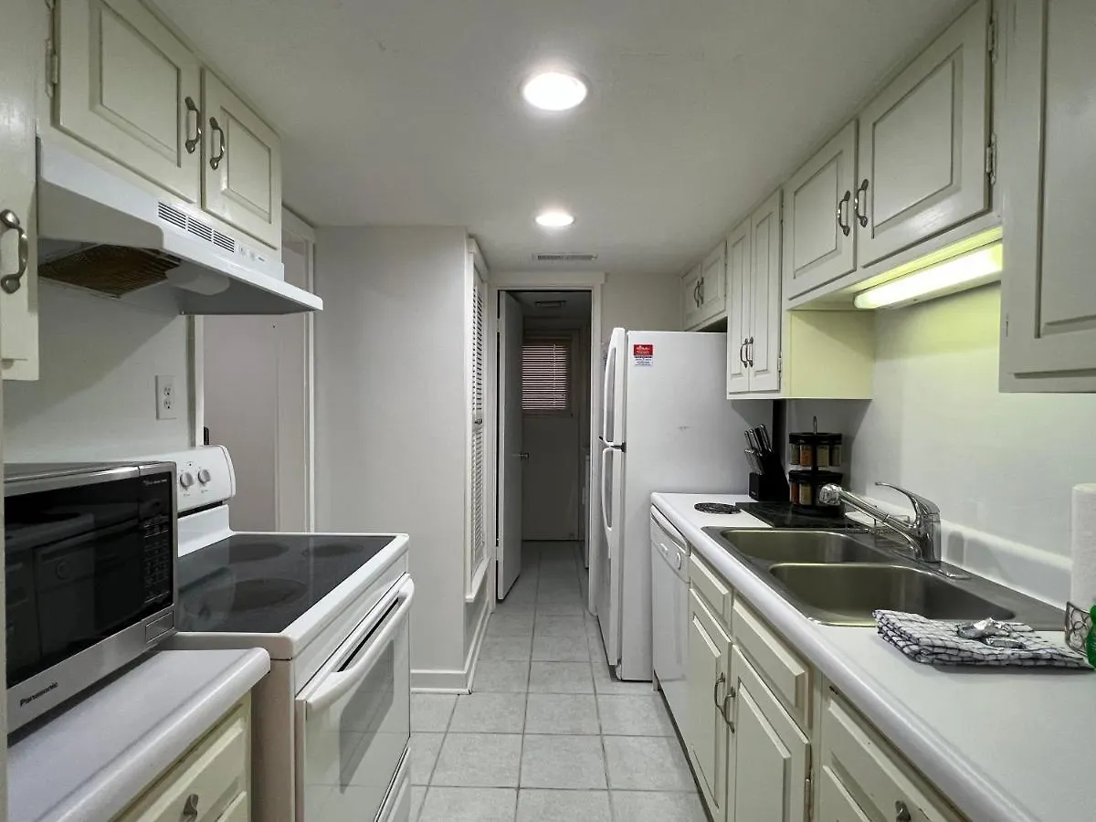 Spacious, Cozy W/parking In Coligny Villa Hilton Head Island