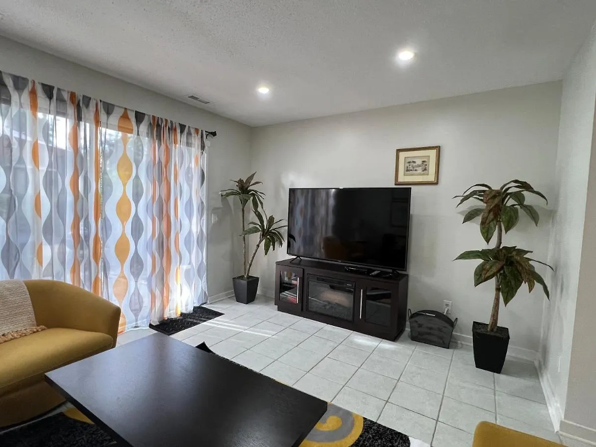 Villa Spacious, Cozy W/parking In Coligny Hilton Head Island