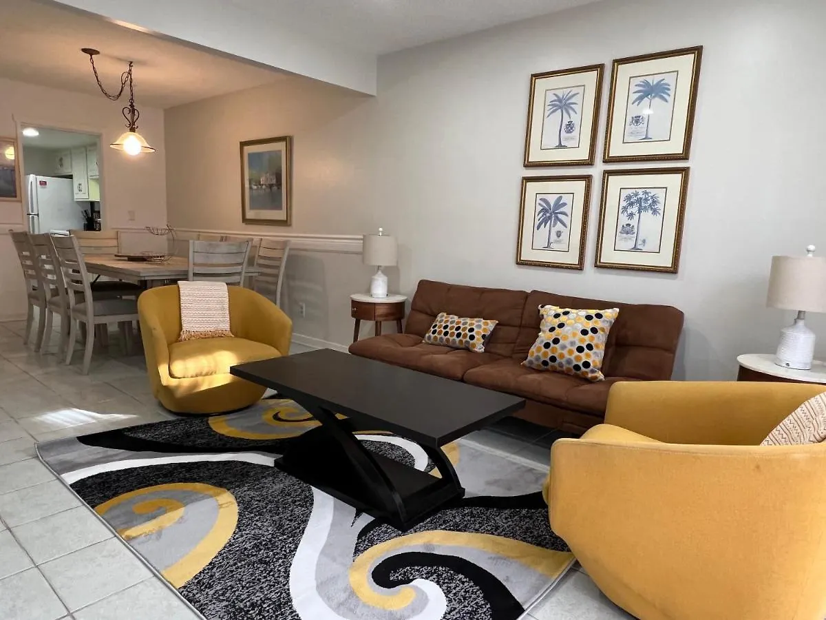 Spacious, Cozy W/parking In Coligny Villa