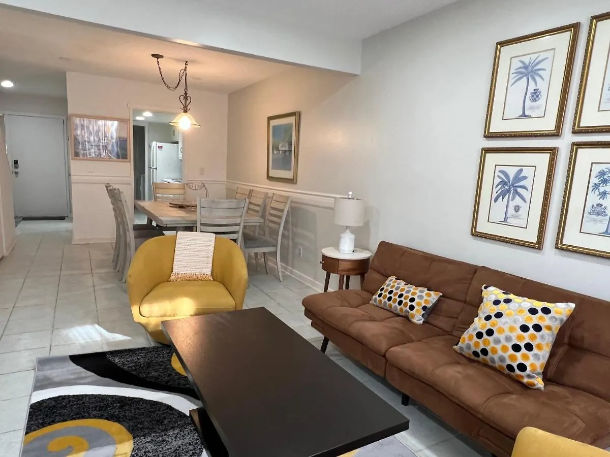 Spacious, Cozy W/parking In Coligny