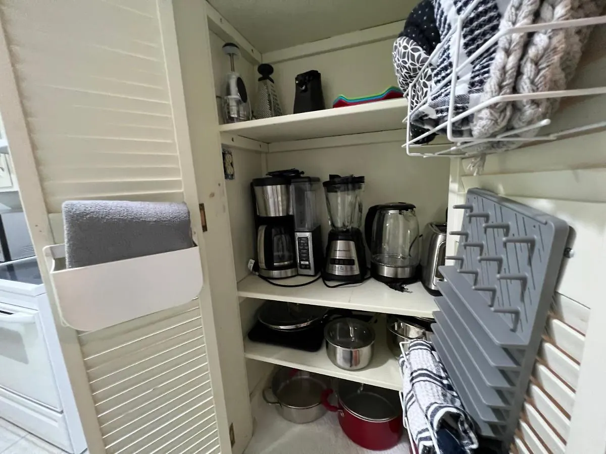 Spacious, Cozy W/parking In Coligny