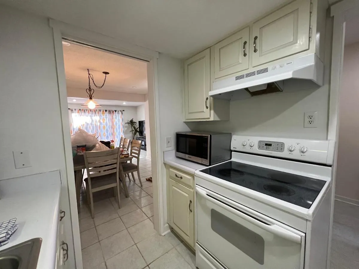 Spacious, Cozy W/parking In Coligny Villa Hilton Head Island