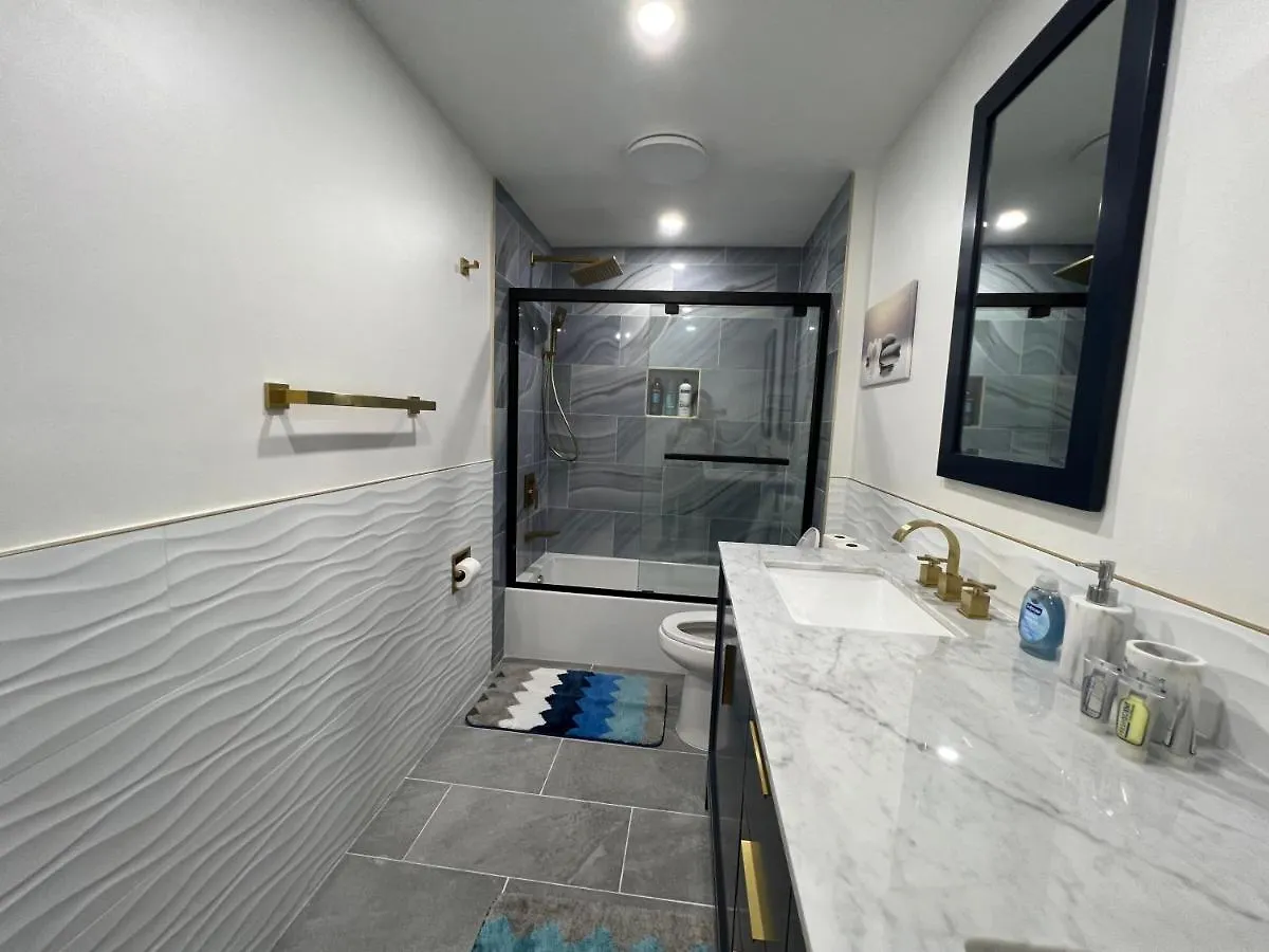 Spacious, Cozy W/parking In Coligny