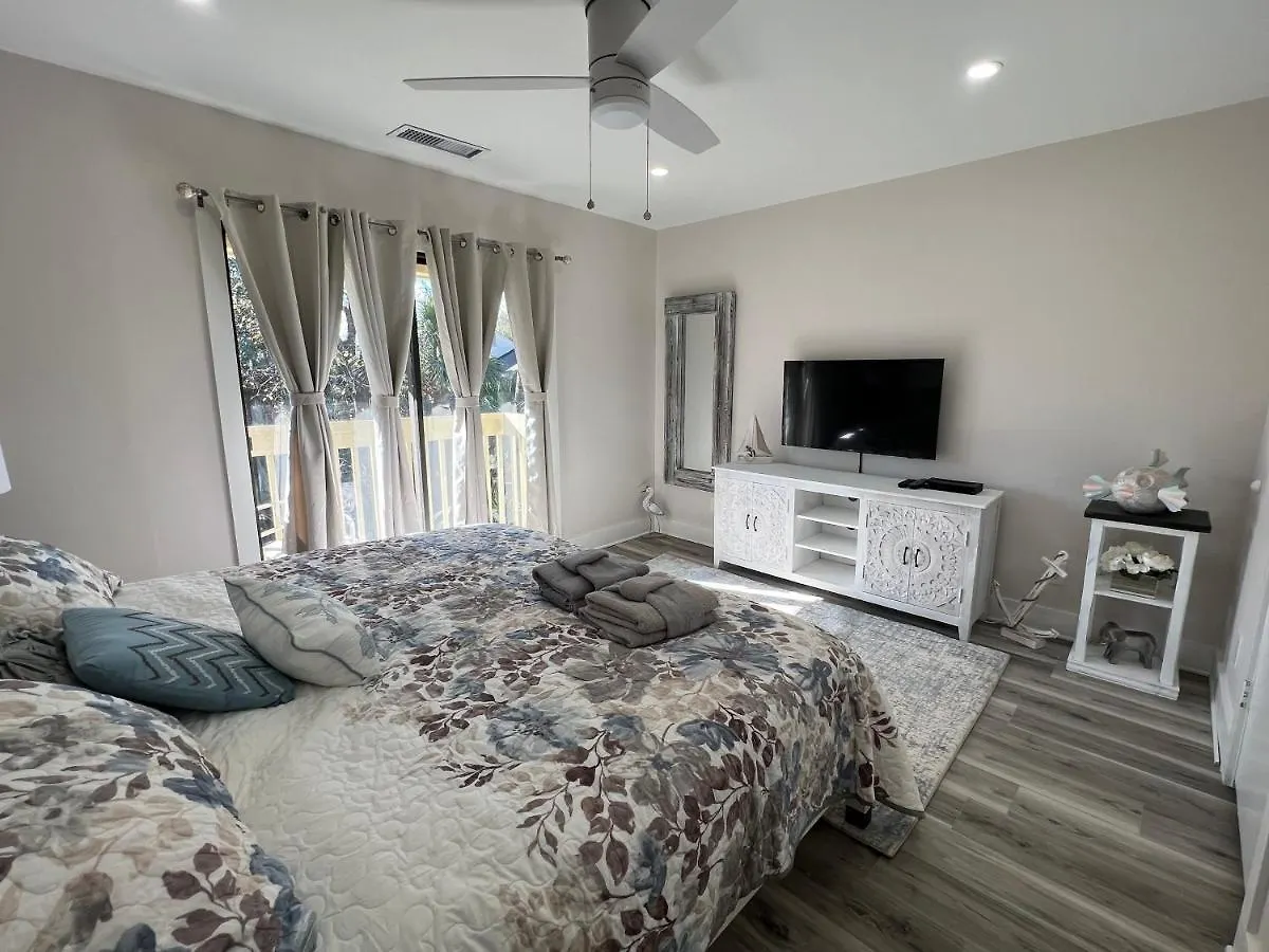 Villa Spacious, Cozy W/parking In Coligny Hilton Head Island