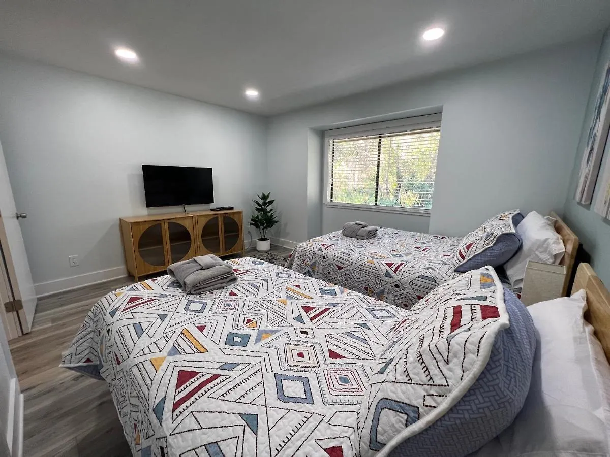 Spacious, Cozy W/parking In Coligny