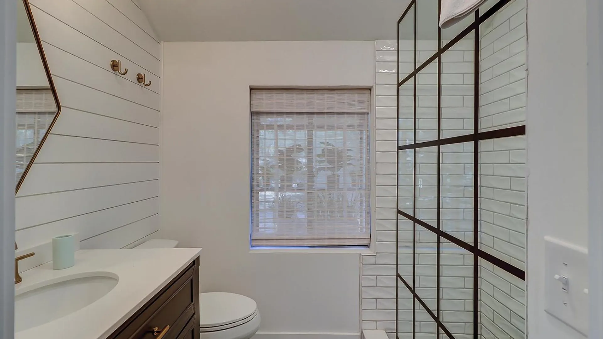Indigo Lane 5 *