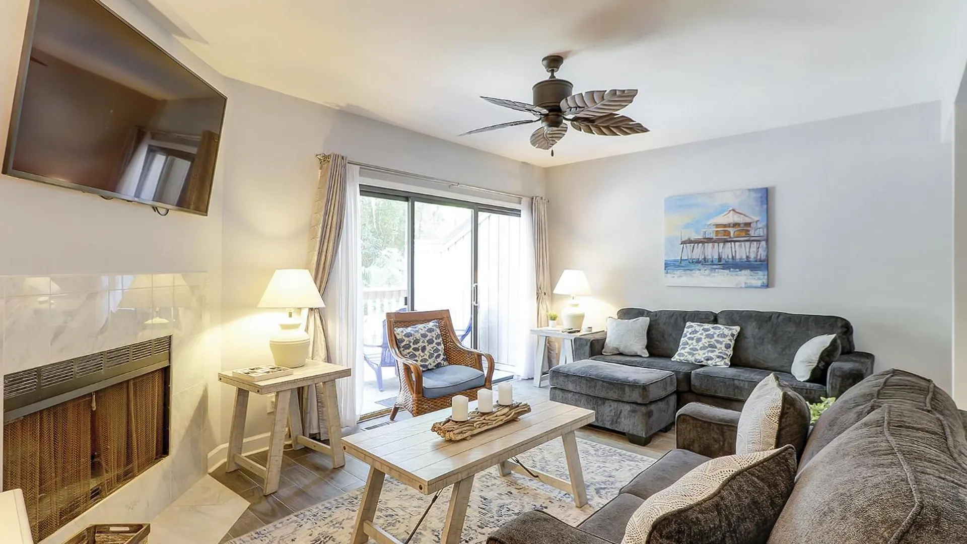 Beachwalk 208 *