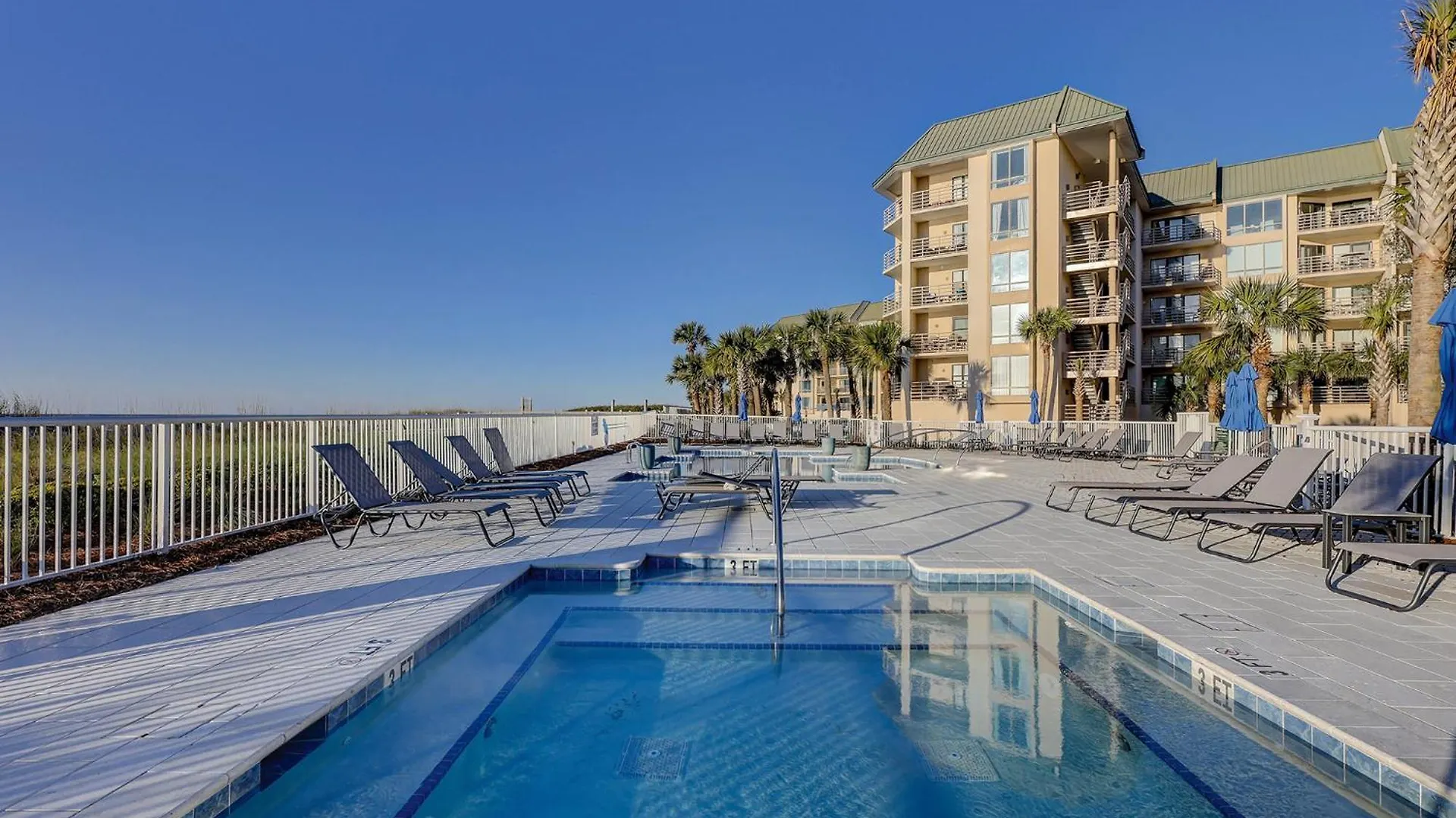 Semesterbostad New Furniture New Paint New King Bed Master 2 Queens Bikes & Beach Gear Included