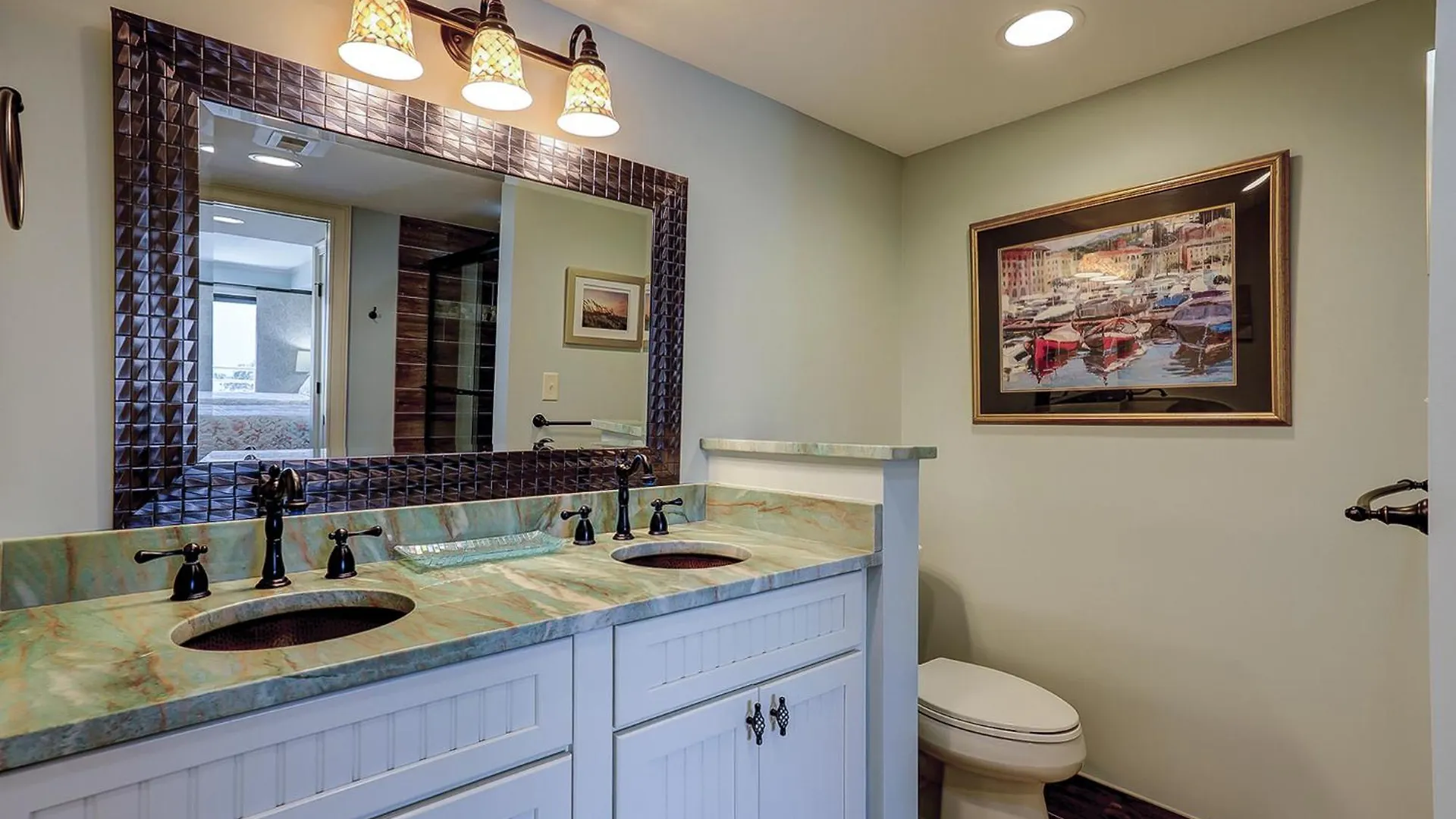 New Furniture New Paint New King Bed Master 2 Queens Bikes & Beach Gear Included Semesterbostad *
