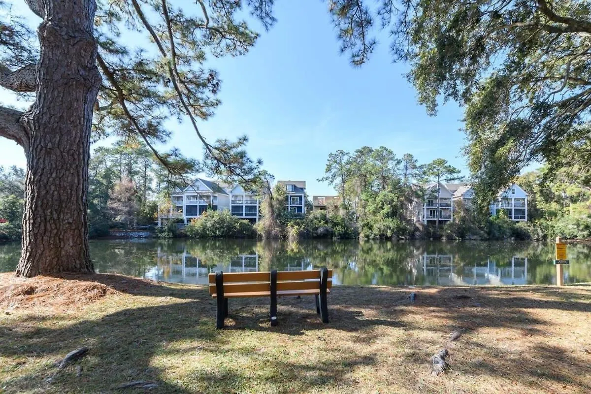 Remodeled Corner Unit 2 2 Overlooking The Lagoon Hilton Head Island